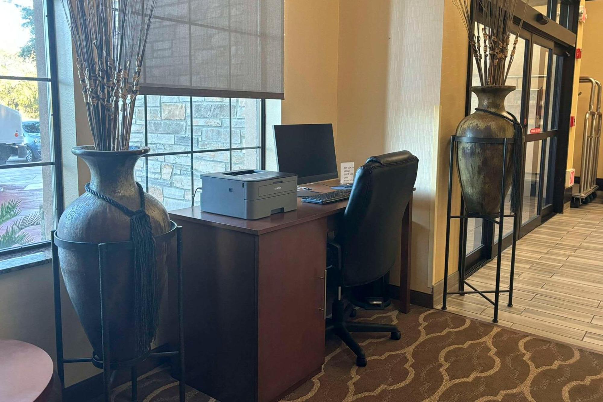 Comfort Inn & Suites Burnet Bagian luar foto