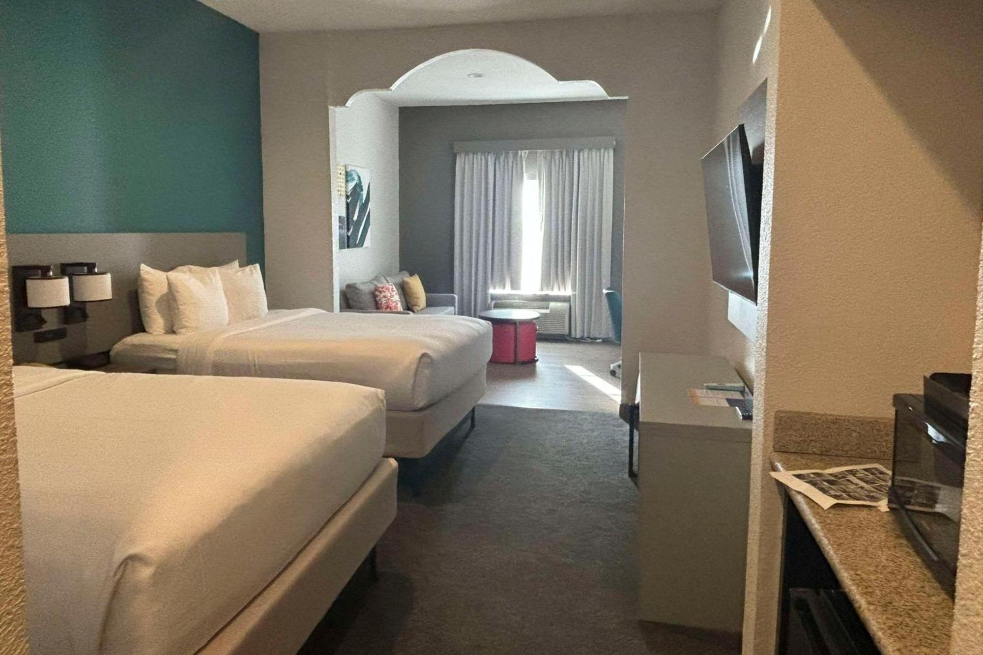 Comfort Inn & Suites Burnet Bagian luar foto
