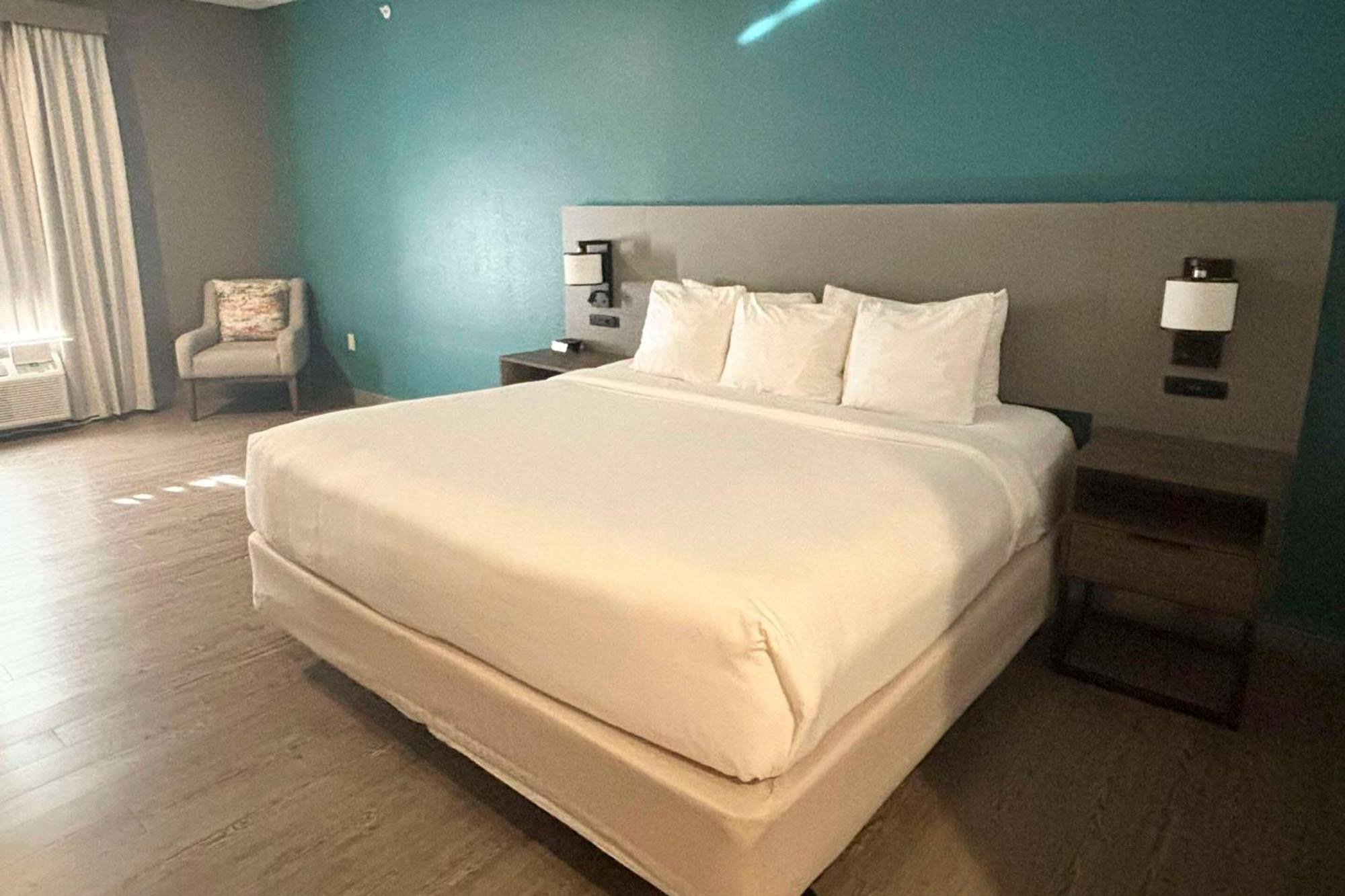 Comfort Inn & Suites Burnet Bagian luar foto