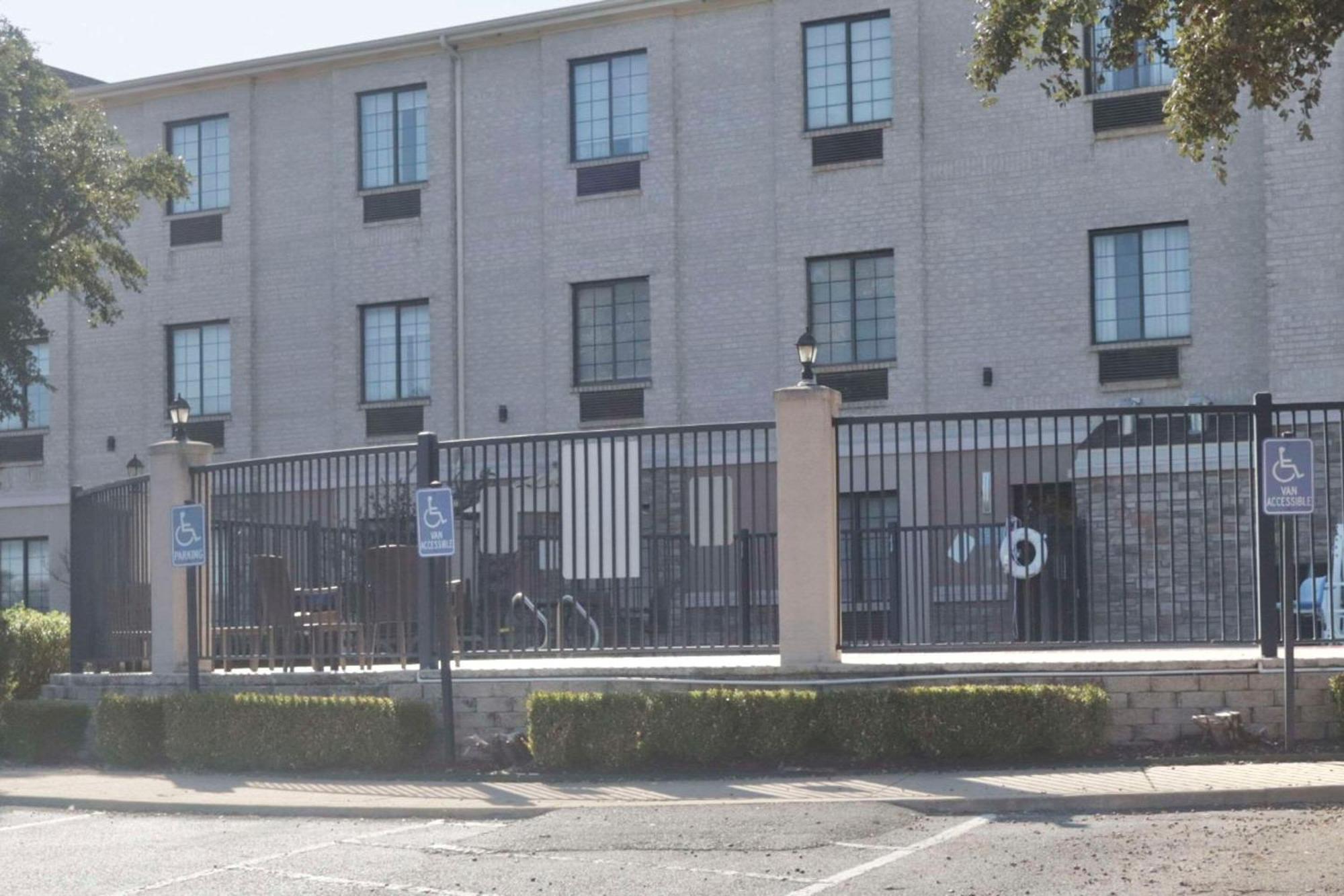 Comfort Inn & Suites Burnet Bagian luar foto