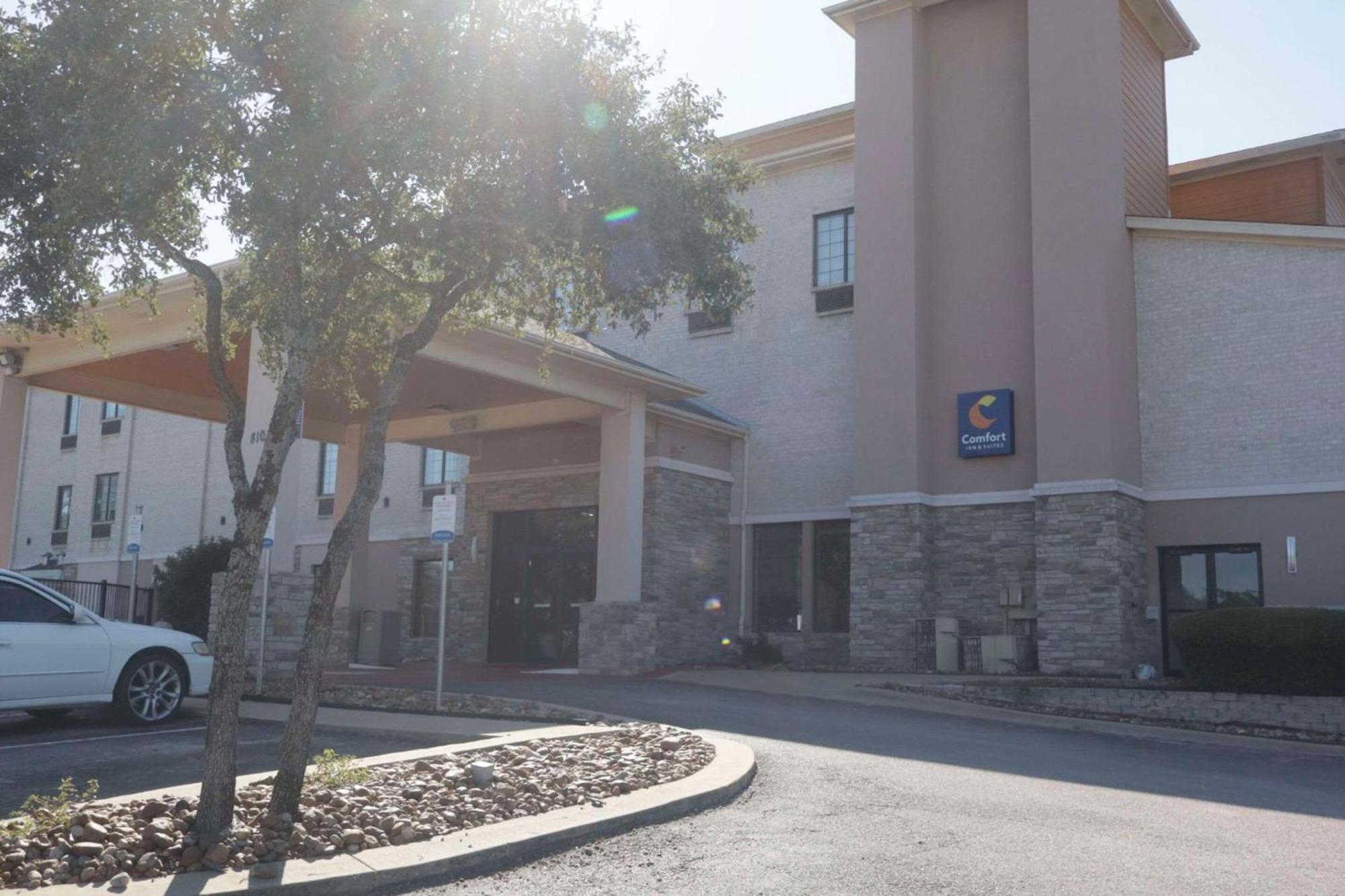 Comfort Inn & Suites Burnet Bagian luar foto